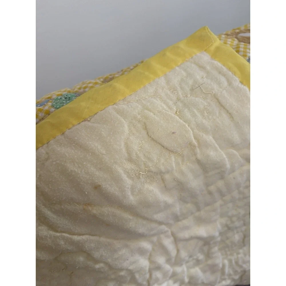 VTG YELLOW & WHITE‎ QUILTED BABY CRIB BLANKET W/BUNNIES  40
